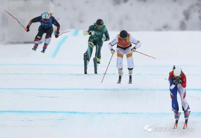 俞俐均走进清华大学 与清华学子分享交流围棋